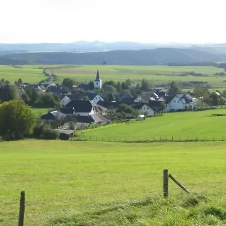Ruhiges In Lommersdorf Mit Garten By Interhome